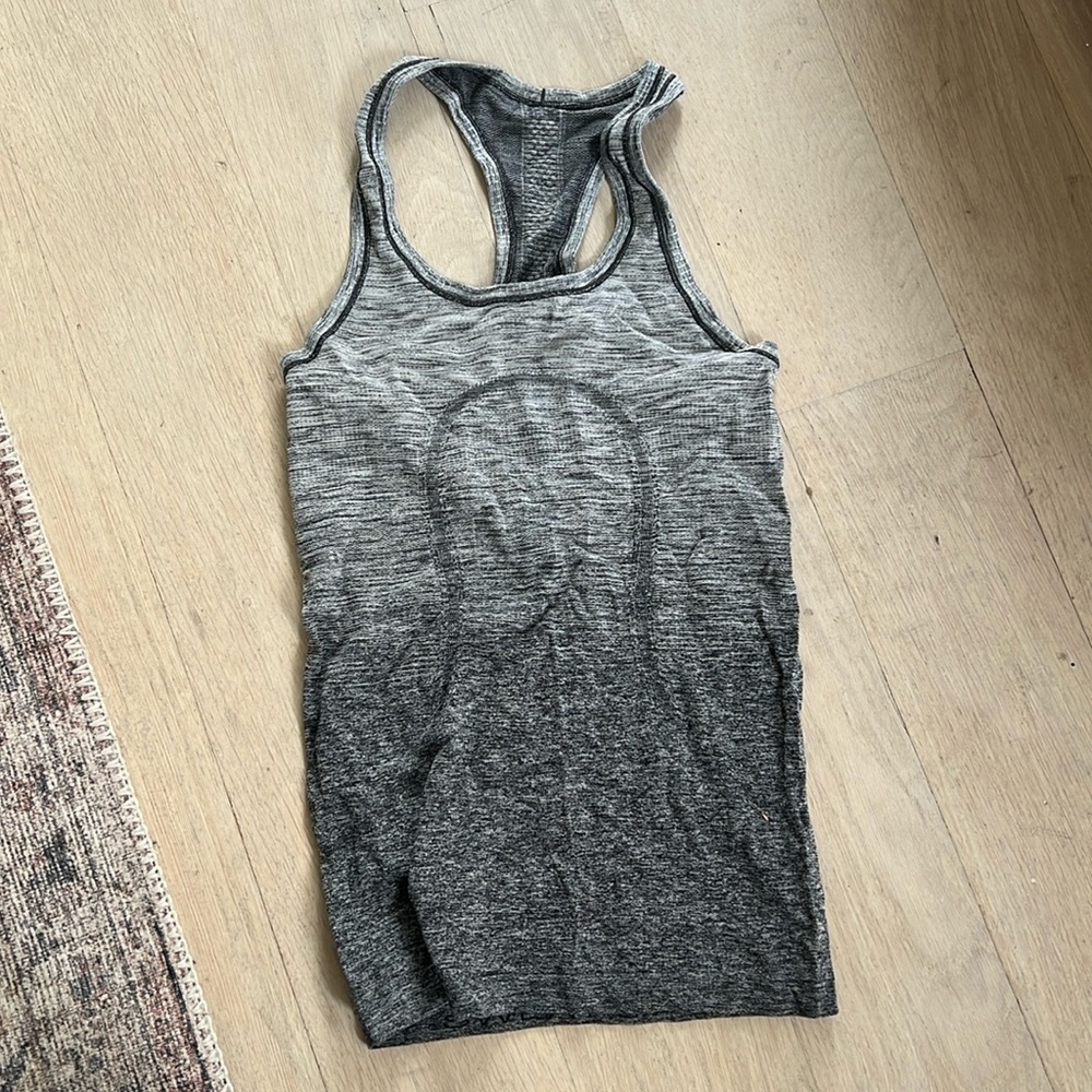 Lulu lemon ombré grey tank